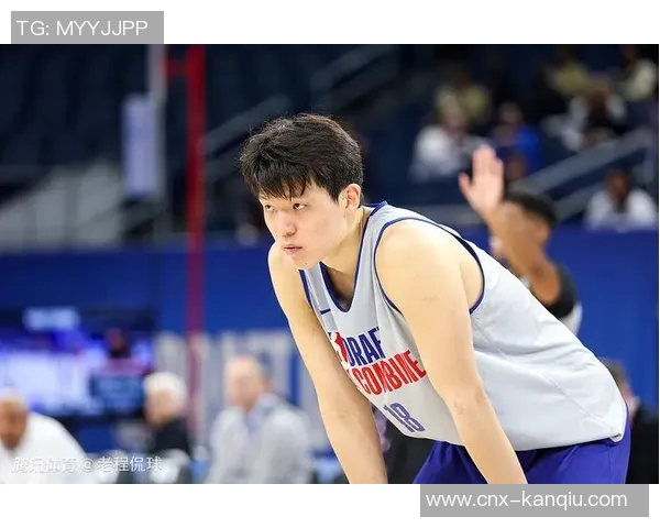 杨瀚森在洛杉矶训练与球哥同场竞技展现实力与潜力